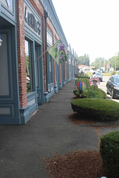 3000 Whitney Ave, Hamden, CT for lease - Building Photo - Image 3 of 13