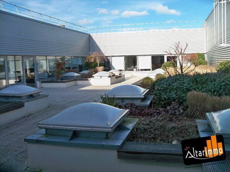 Office in Chartres for lease - Building Photo - Image 3 of 10