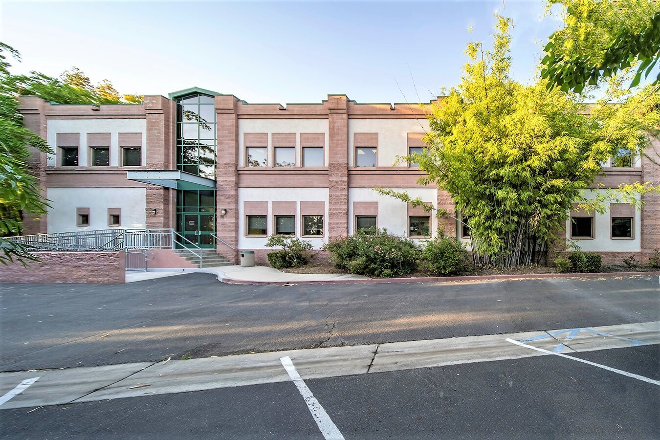 150 W Foothill Blvd, San Dimas, CA 91773