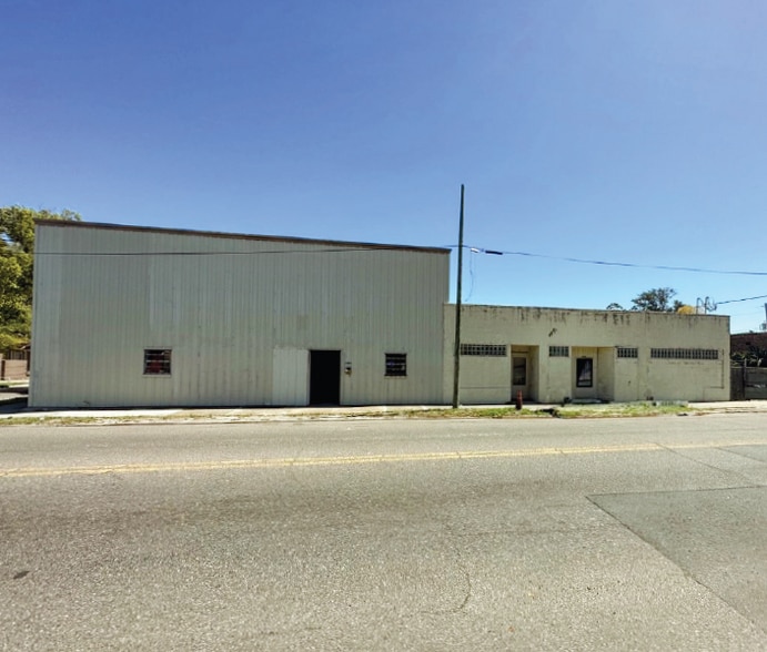 3215-3225 Pearl St N & 232 3rd St W portfolio of 3 properties for sale on LoopNet.com - Building Photo - Image 2 of 7