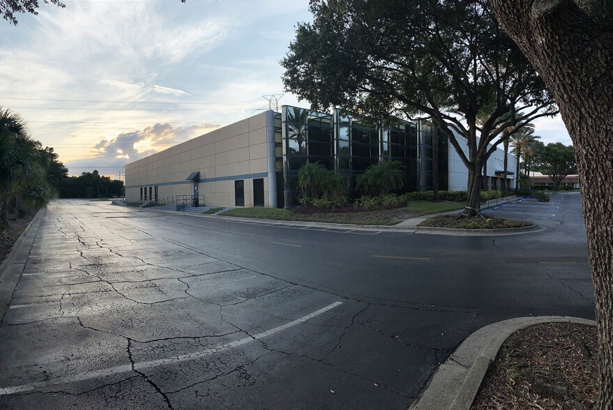 3504 Cragmont Dr, Tampa, FL for lease - Building Photo - Image 3 of 5