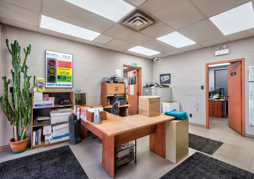 2889 Norland Ave, Burnaby, BC for sale - Interior Photo - Image 2 of 7