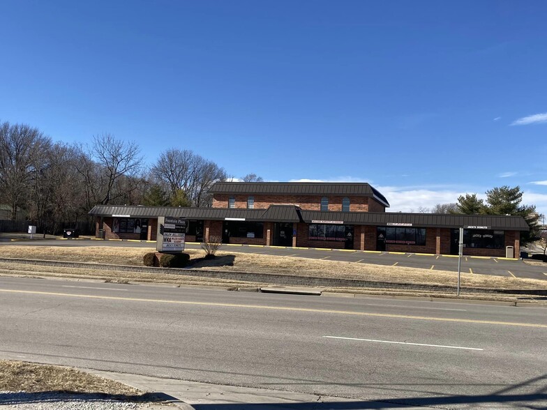 2400 S Lee's Summit Rd, Independence, MO for lease - Building Photo - Image 2 of 18