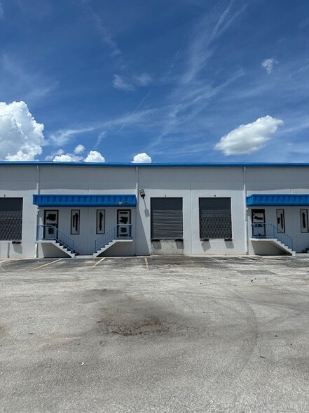 2213-2221 Forsyth Rd, Orlando, FL for lease - Building Photo - Image 3 of 4