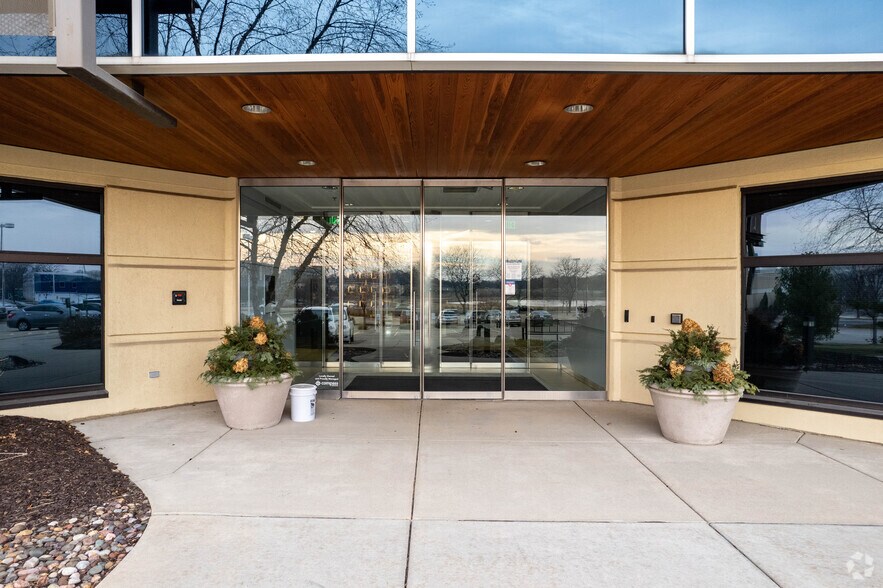 1800 Deming Way, Middleton, WI 53562 Esser Place