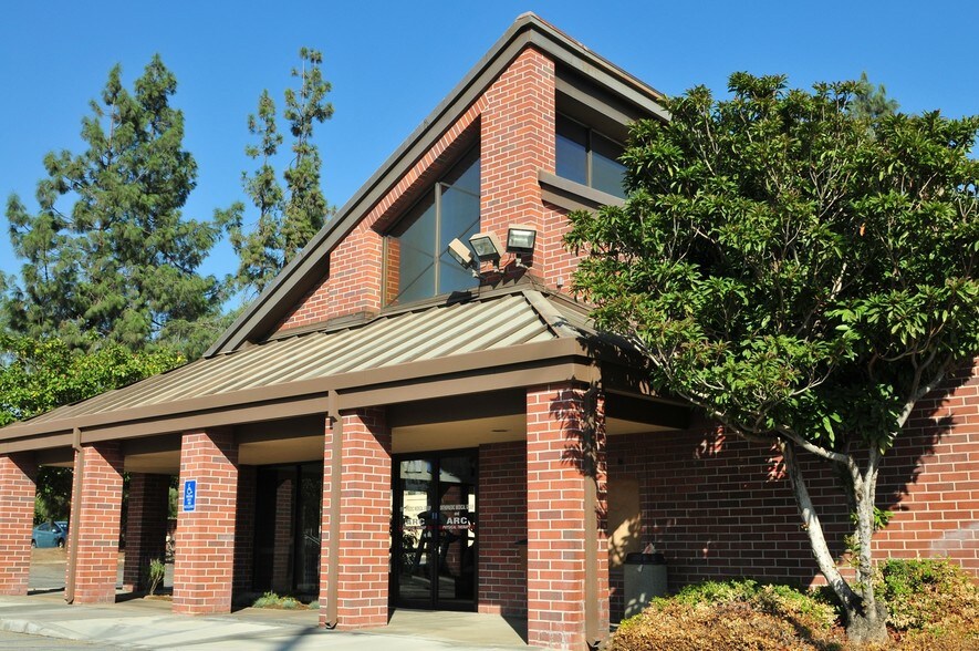 935 W Foothill Blvd, Claremont, CA for sale - Primary Photo - Image 1 of 1