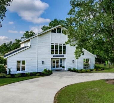 112 Hunting Creek Rd, Hopkins, SC for sale - Primary Photo - Image 1 of 45