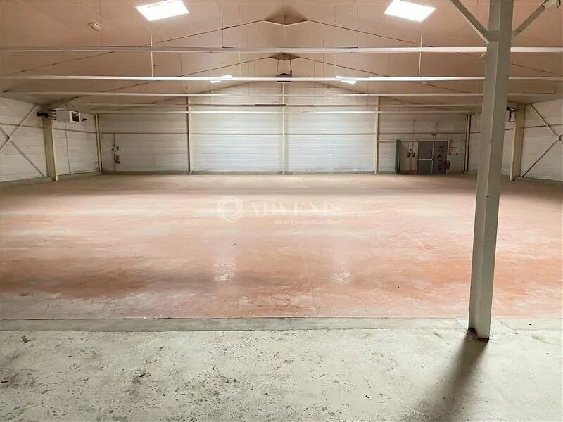 Retail in Thorigné-sur-Dué for lease Building Photo- Image 1 of 4