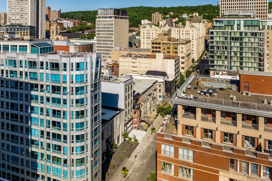 2090-2130 de la Montagne, Montréal, QC for lease - Aerial - Image 3 of 6