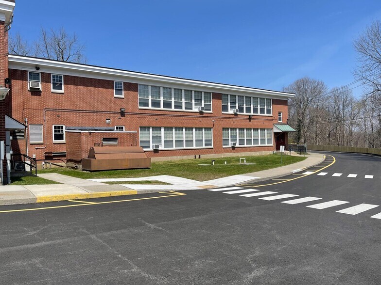 163 Whisconier Rd, Brookfield, CT 06804 St Joseph's School