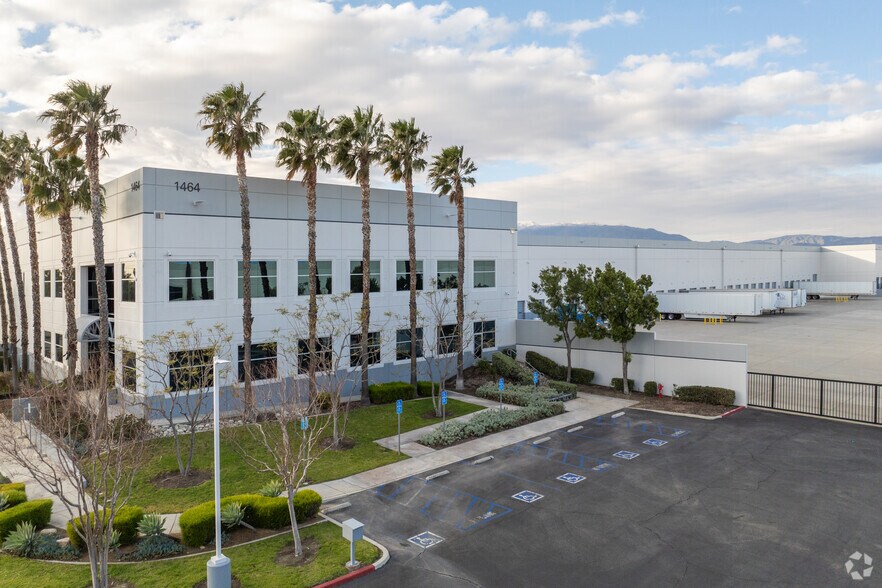 1464 W Merrill Ave, Rialto, CA for lease - Primary Photo - Image 1 of 7