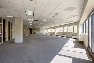 300 Executive Dr, West Orange, NJ for lease Interior Photo- Image 1 of 3