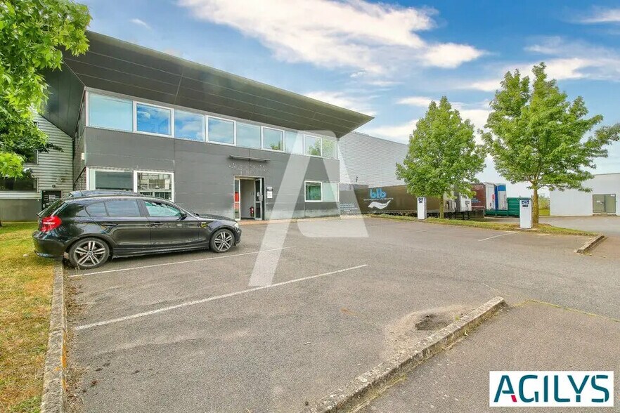 Industrial in Saint-Michel-sur-Orge for lease - Building Photo - Image 3 of 4