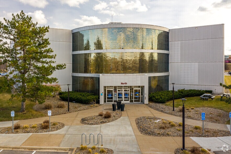 1450 Energy Park Dr, Saint Paul, MN for lease - Building Photo - Image 2 of 6