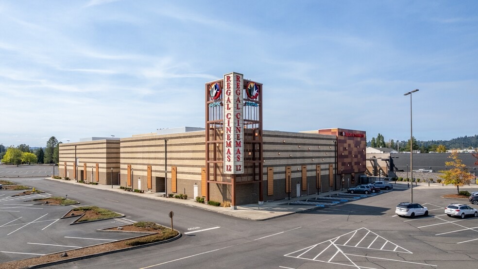 341-351 Three Rivers Dr, Kelso, WA for lease - Building Photo - Image 3 of 12