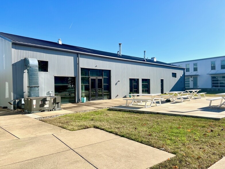 372 Herron Dr, Nashville, TN for sale - Building Photo - Image 2 of 7