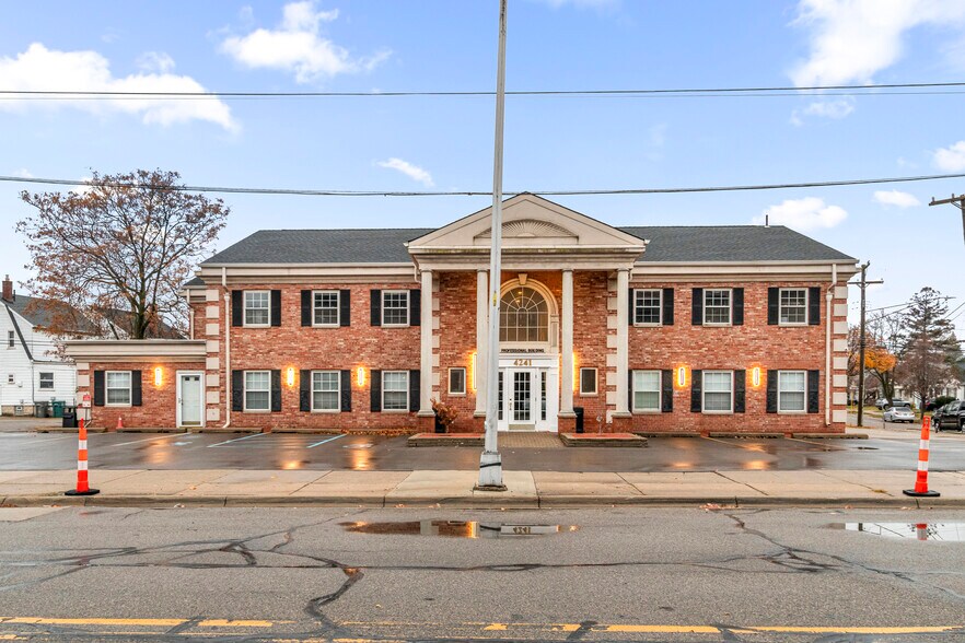 4241 Maple St, Dearborn, MI for sale - Building Photo - Image 2 of 37