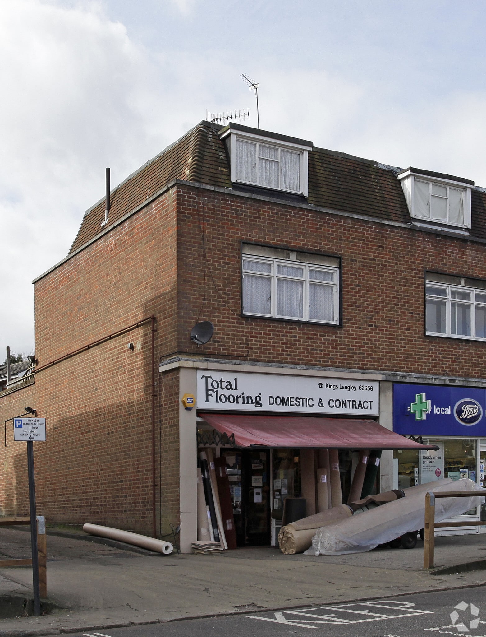 26 High St, Kings Langley for sale Primary Photo- Image 1 of 1