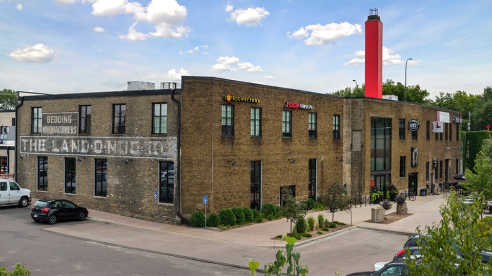 945 NE Broadway St, Minneapolis, MN for lease - Building Photo - Image 1 of 17