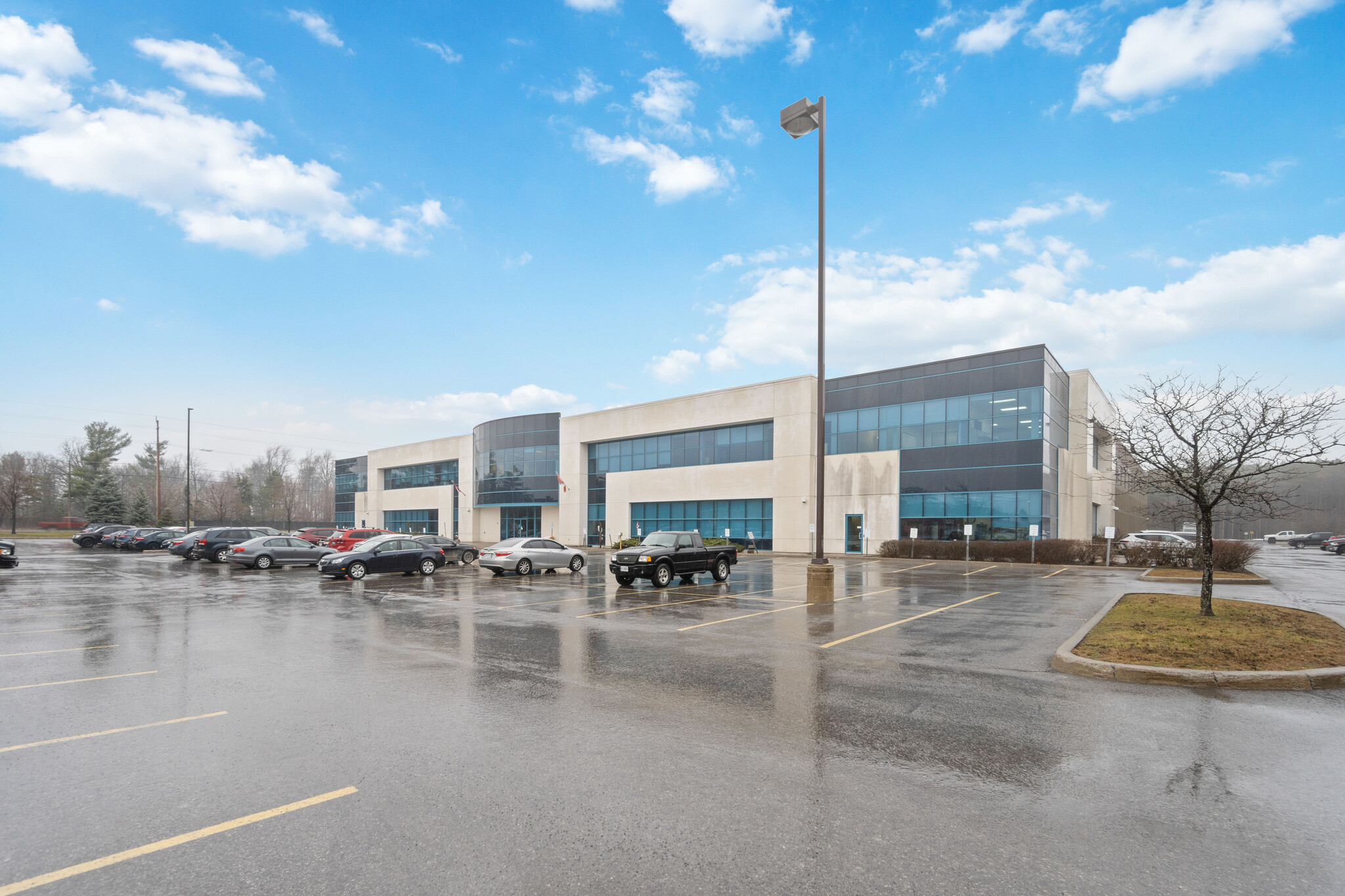 400 Hunt Club Rd, Ottawa, ON for lease Building Photo- Image 1 of 10