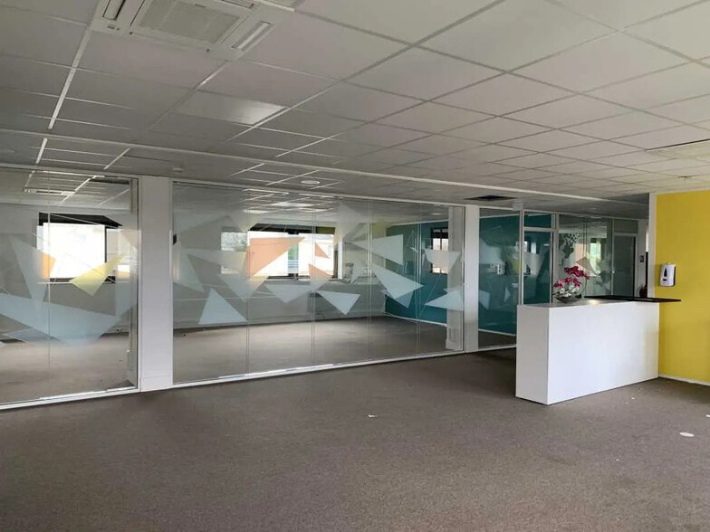 Office in Lognes for lease - Interior Photo - Image 2 of 8