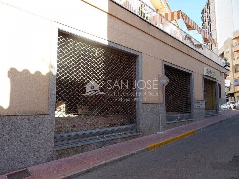 Retail in Alicante for sale - Building Photo - Image 2 of 4