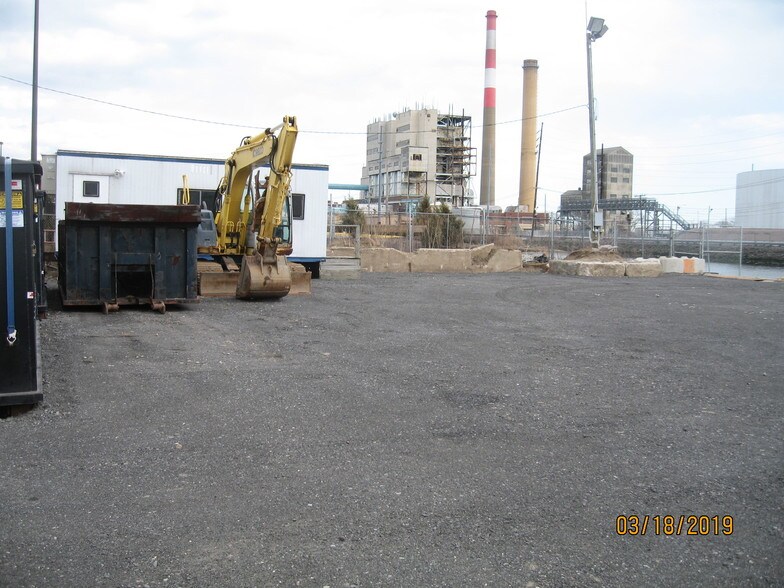 3 Industrial Pl, Oceanside, NY for sale - Building Photo - Image 1 of 1