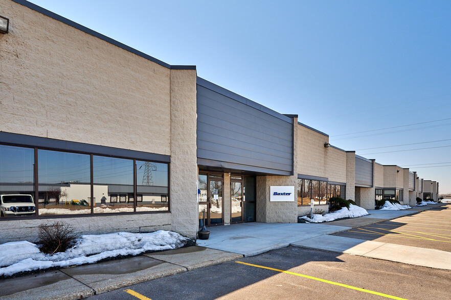 4354-4396 W Round Lake Rd W, Arden Hills, MN for lease - Building Photo - Image 1 of 3