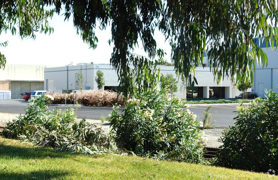 651 Stone Rd, Benicia, CA for lease - Building Photo - Image 2 of 2