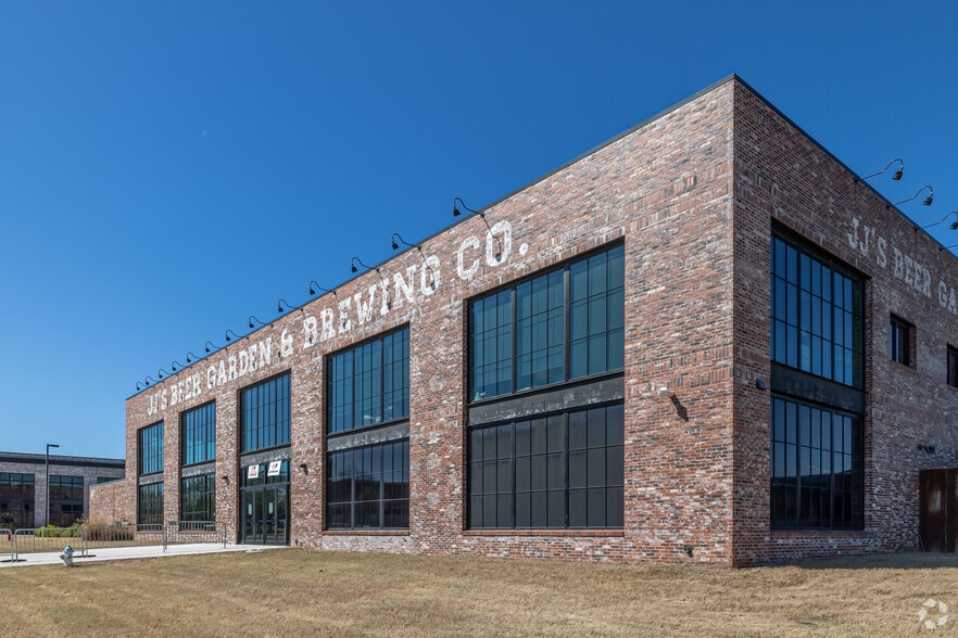 3615 N Steele Blvd, Fayetteville, AR for sale - Building Photo - Image 1 of 37