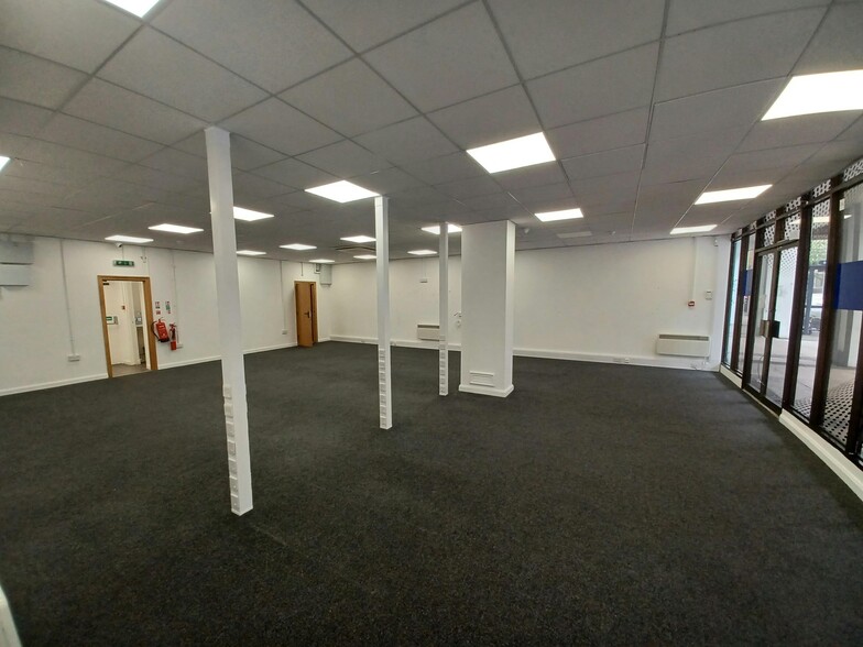 Isambard Brunel Rd, Portsmouth for lease - Building Photo - Image 2 of 7