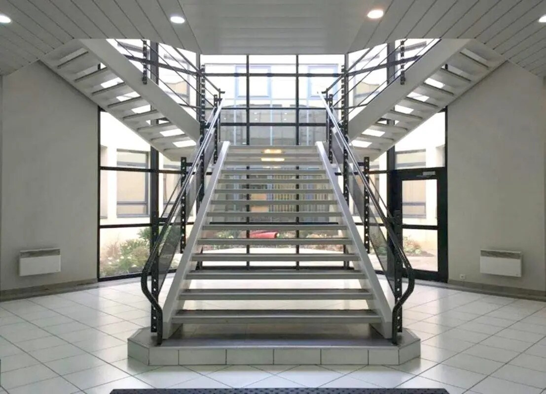 Office in Guyancourt for lease Building Photo- Image 1 of 5