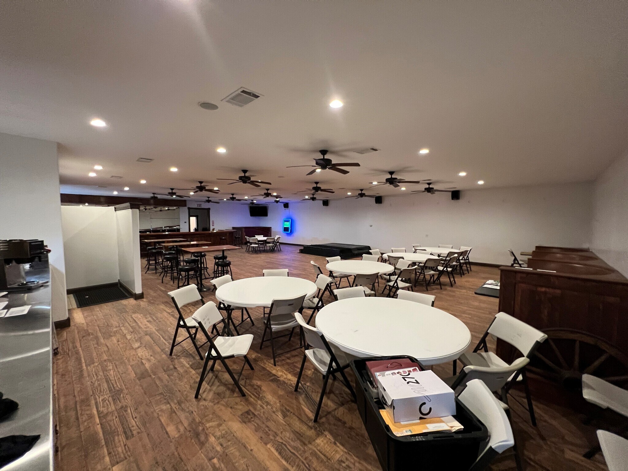 5020 19 1/2 Ave, Riverdale, CA 93656 The HUB Bar & Grill