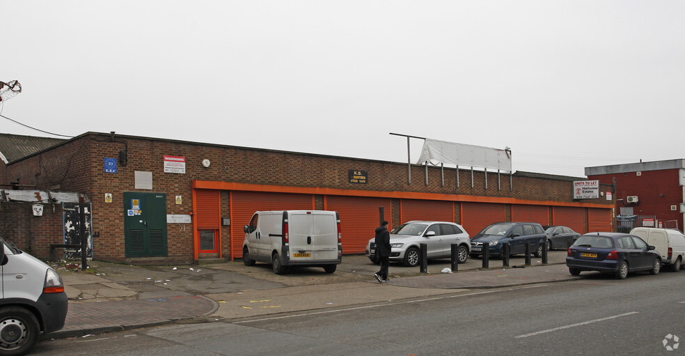 10 Thames Rd, Barking for lease - Building Photo - Image 2 of 8