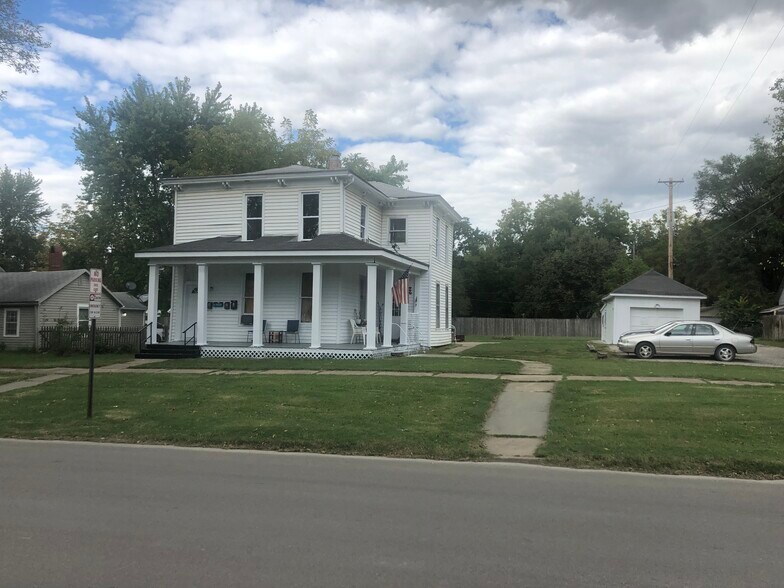 417 W 2nd St, Ottawa, KS 66067