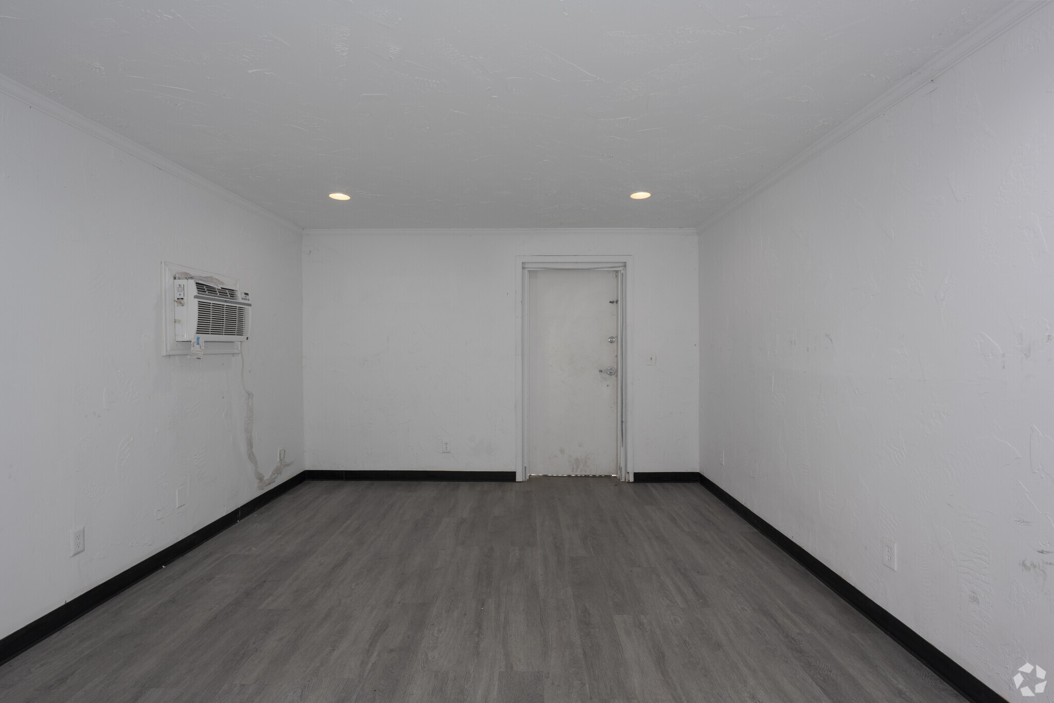 5051 David Strickland Rd, Fort Worth, TX for lease Interior Photo- Image 1 of 9