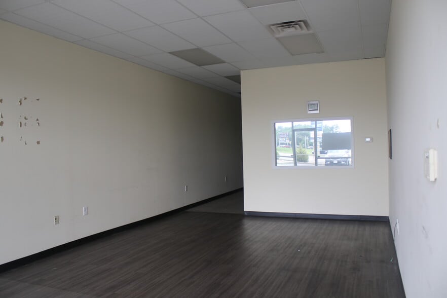 12545 State Route 143, Highland, IL for lease - Interior Photo - Image 3 of 8