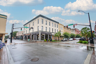 101-103 W Broughton St, Savannah, GA for lease Building Photo- Image 2 of 3