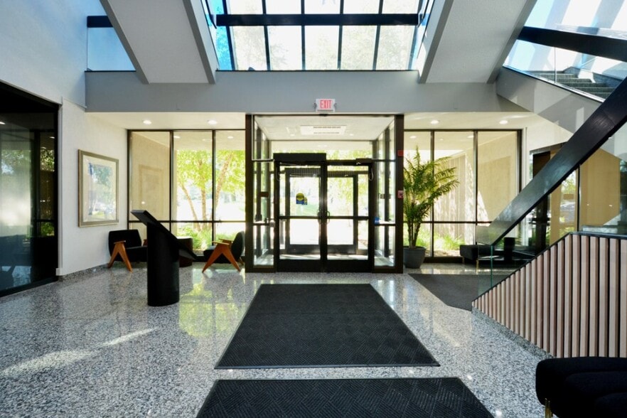 2277 W Highway 36, Roseville, MN for lease - Building Photo - Image 2 of 10