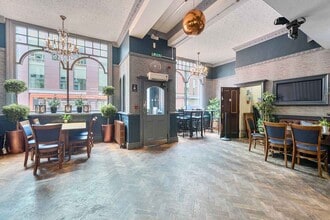 35 Blagrave St, Reading for sale Interior Photo- Image 2 of 11