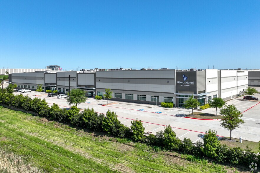 301 Leora Ln, Lewisville, TX for sale - Primary Photo - Image 1 of 1