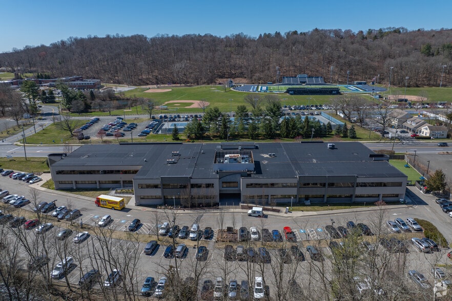 372 Danbury Rd, Wilton, CT for lease - Building Photo - Image 2 of 6