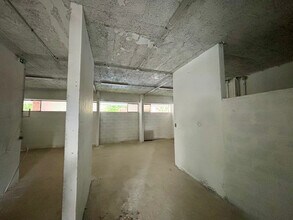 Retail in Achères for lease Interior Photo- Image 2 of 5