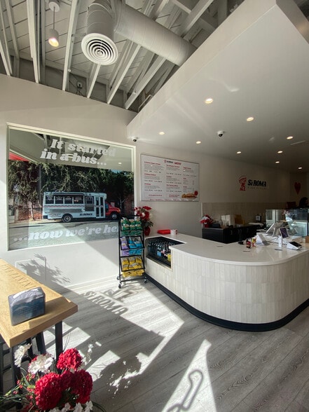 7955-7959 Melrose Ave, Los Angeles, CA for lease - Interior Photo - Image 1 of 8