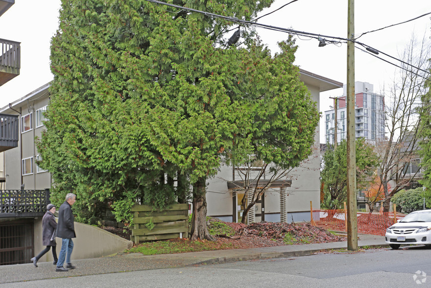 323 Seventh St, New Westminster, BC for sale - Building Photo - Image 2 of 6