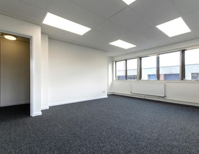 Willow Rd, Slough for lease Interior Photo- Image 1 of 2