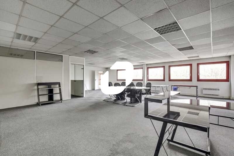 Office in Trappes for lease - Interior Photo - Image 2 of 18