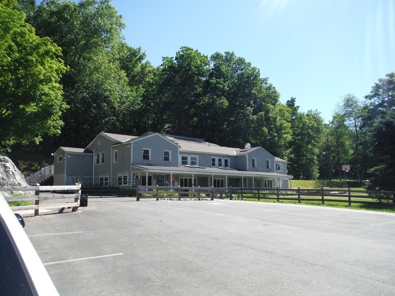 443-453 Monterey Rd, Great Barrington, MA for sale - Primary Photo - Image 1 of 1