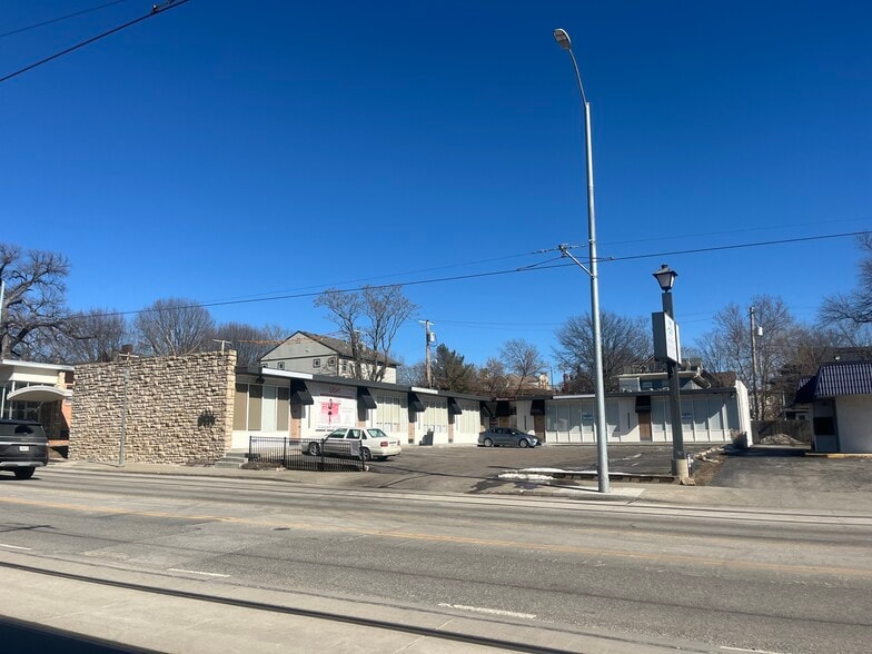 3611 Main St, Kansas City, MO for lease - Building Photo - Image 1 of 16