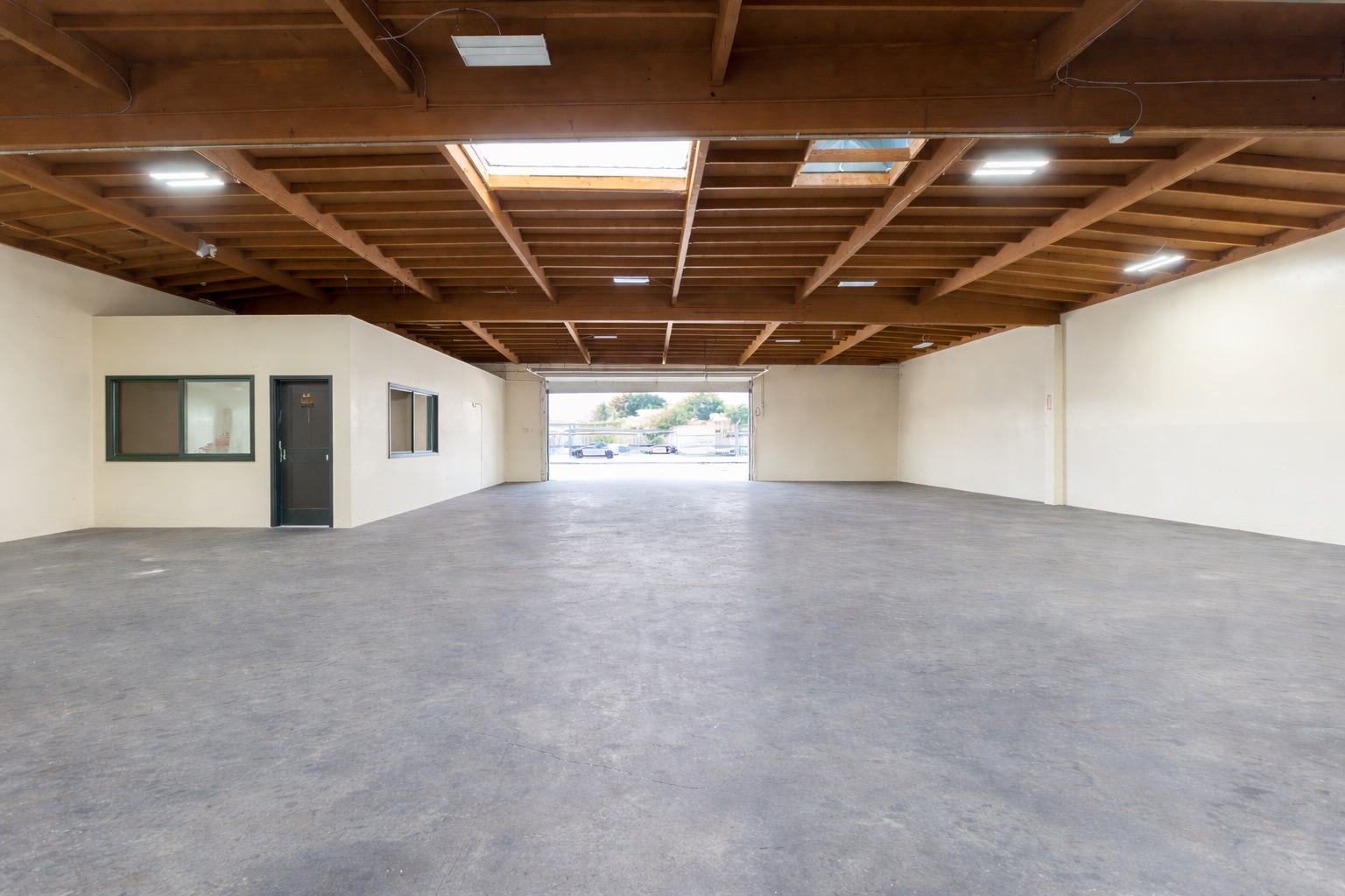 1322 W Compton Blvd, Compton, CA for lease Interior Photo- Image 1 of 6
